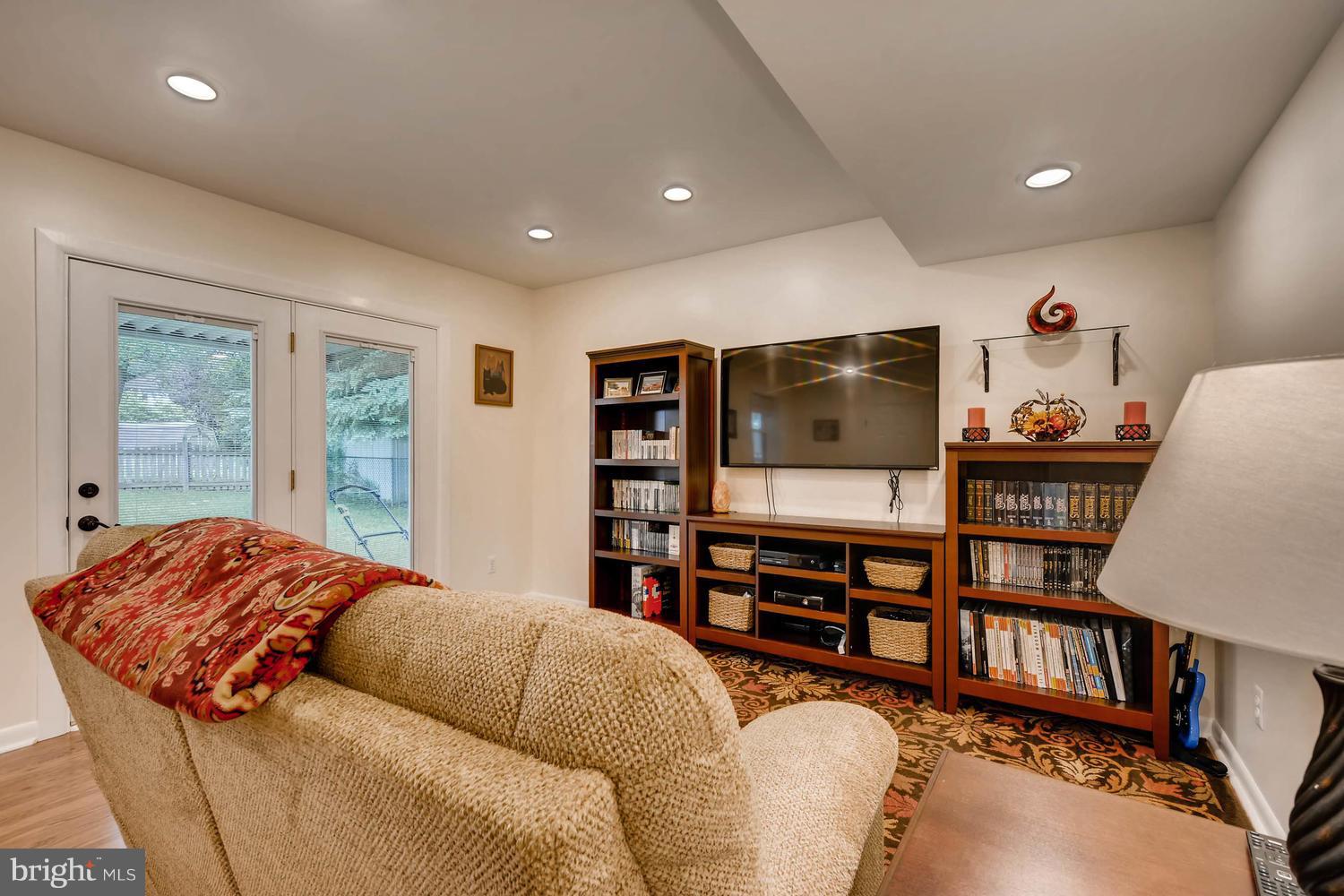 810 Uniontown Road Westminster, MD 21158 - Photo 18 of 30 LL family room