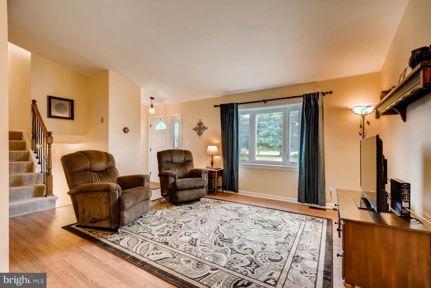 810 Uniontown Road Westminster, MD 21158 - Photo 5 of 30 Main level living room
