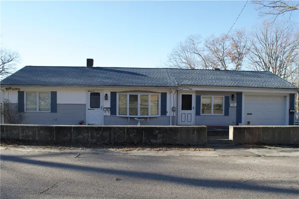 $1,300 | 78 Edgewater Drive, Blackstone, MA 01504