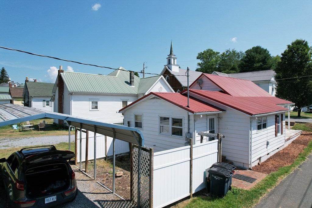 320 Grace Street Glade Spring, VA 24340 - Photo 4 of 37 Gallery Image 4
