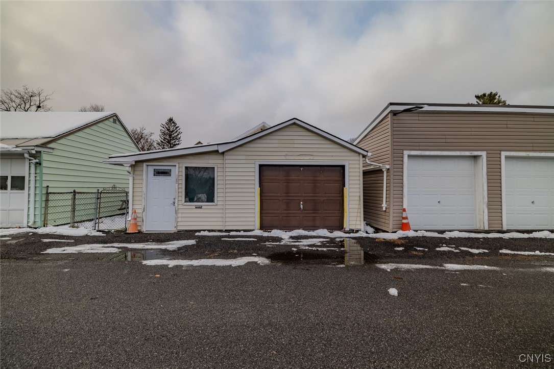 711 South James Street Rome, NY 13440 - Photo 4 of 25