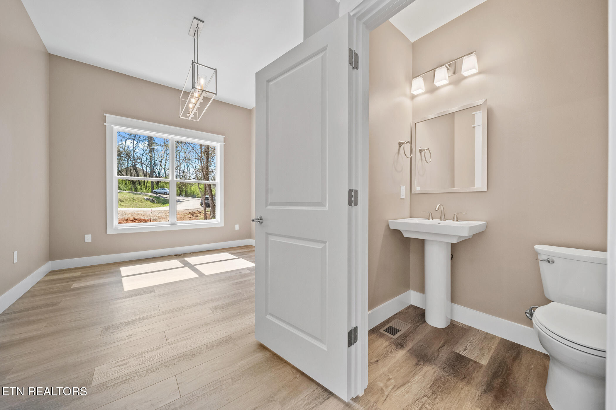 214 Cheeyo Trace Loudon, TN 37774 - Photo 23 of 42 powder room