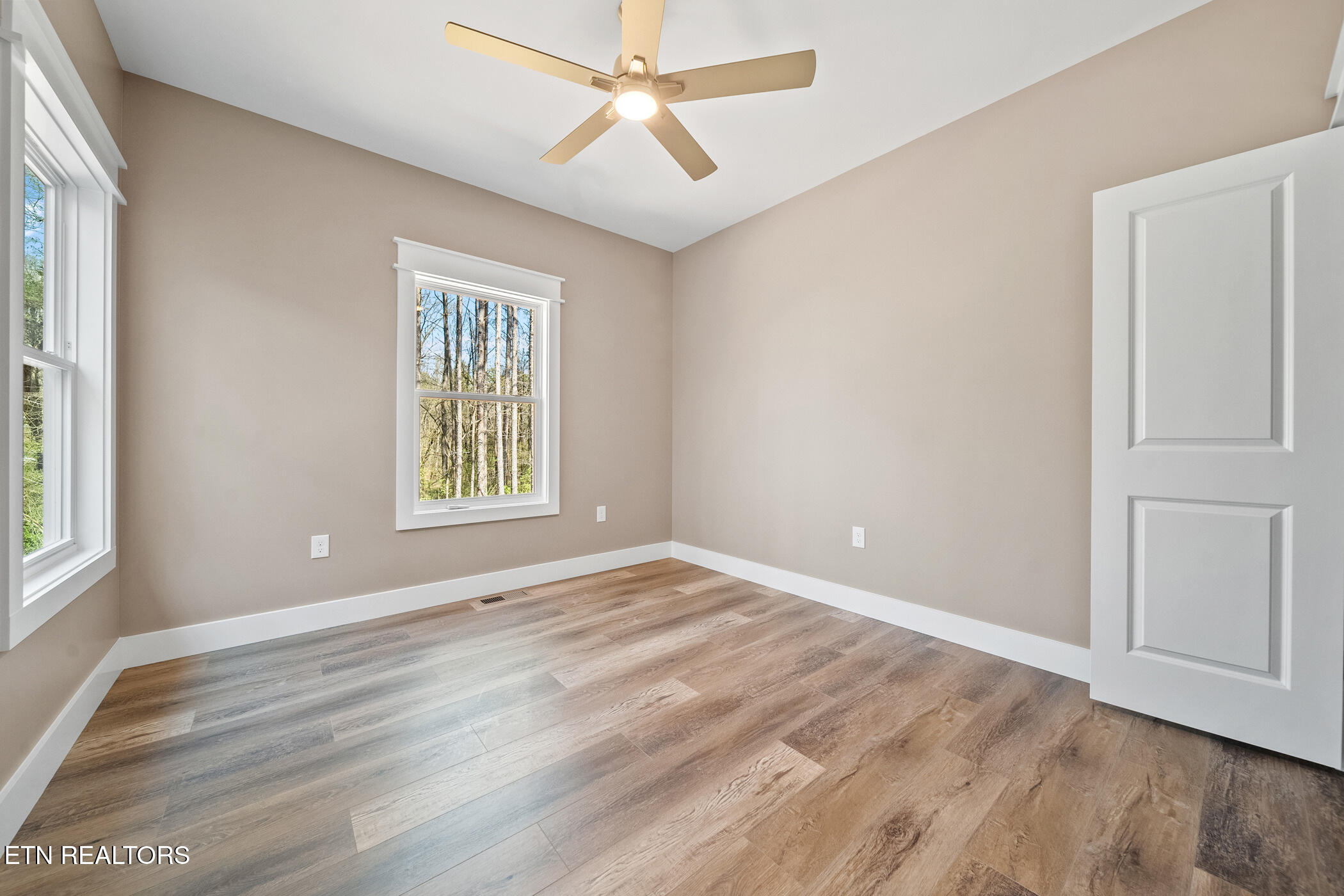 214 Cheeyo Trace Loudon, TN 37774 - Photo 26 of 42 guest bedroom 2
