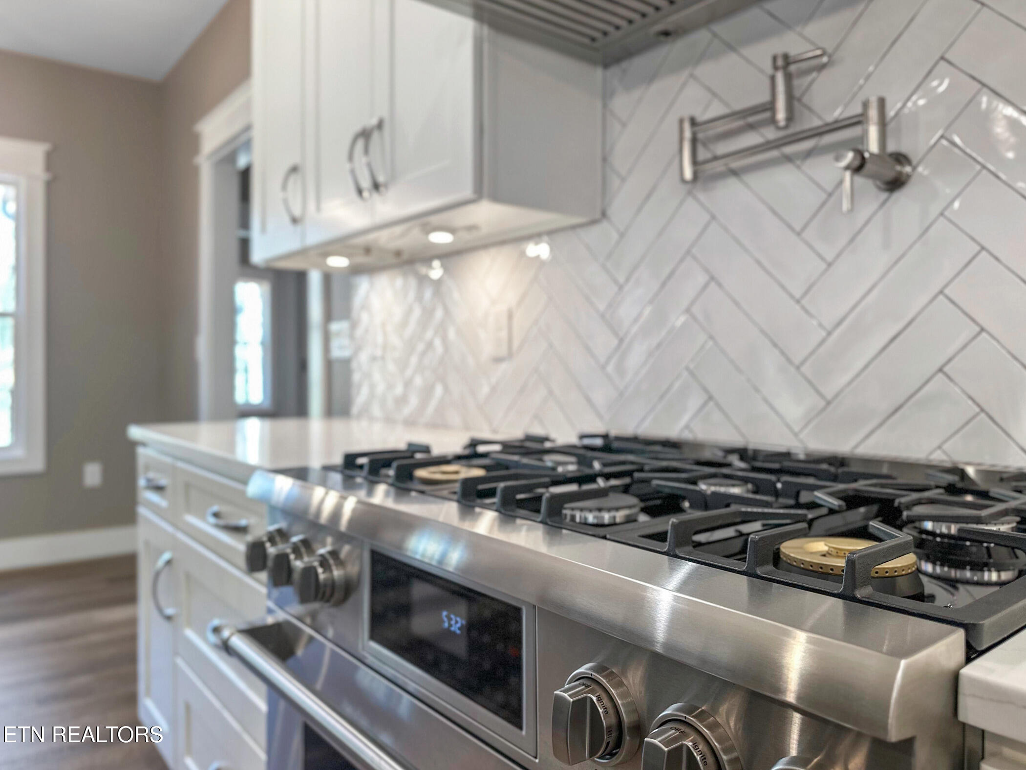 214 Cheeyo Trace Loudon, TN 37774 - Photo 10 of 42 pot filler and 6 burner Thor gas range