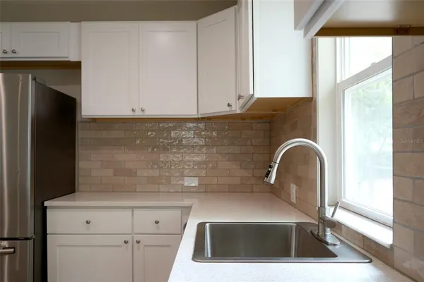 a close view of sink and tap