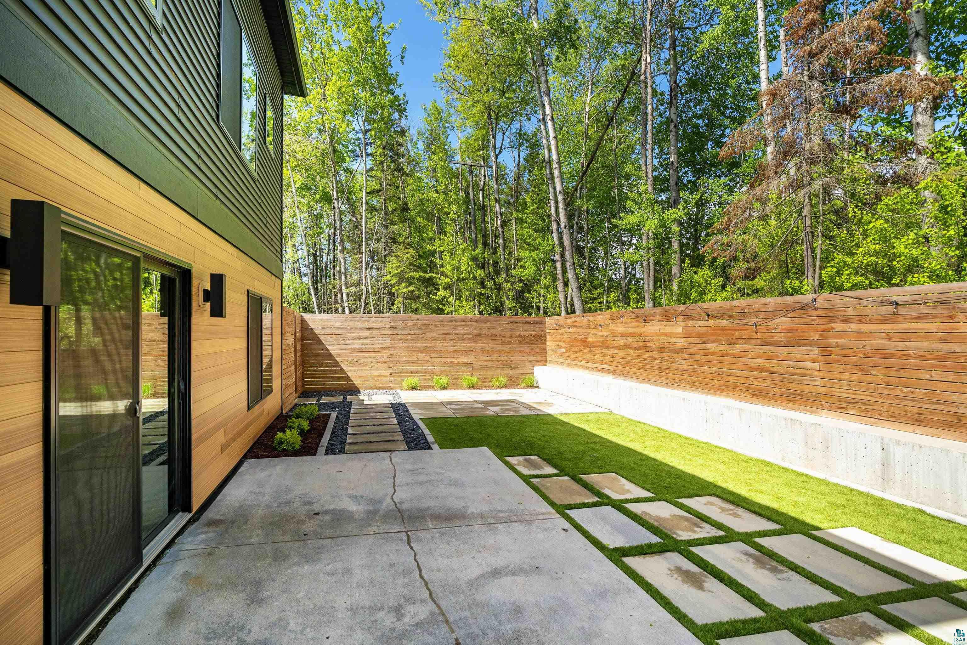 3625 London Road Duluth, MN 55804 - Photo 25 of 28 View of terrace