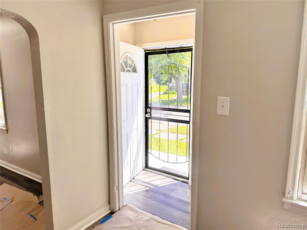 8835 Whitcomb Detroit, MI 48228 - Photo 5 of 22 Gallery Image 5