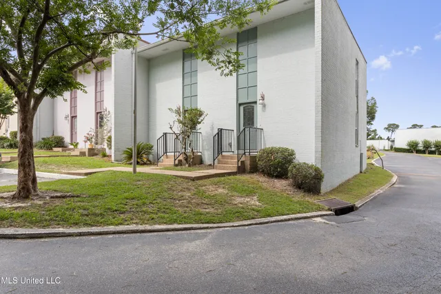 $139,000 | 3230 Cumberland Road, Unit 25, Ocean Springs, MS 39564