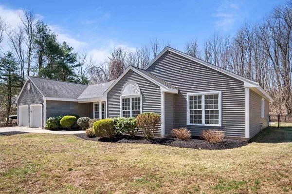 $980,000 | 64 Cottage Road, Kensington, NH 03833