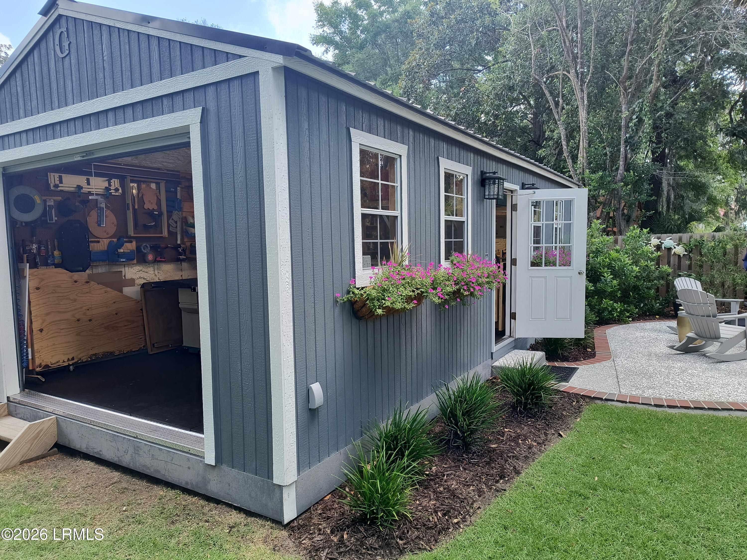 1111 Washington Street Beaufort, SC 29902 - Photo 14 of 31 Full garage door access