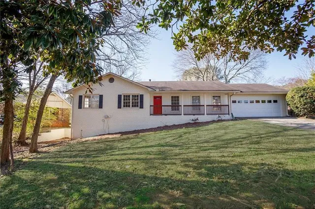 a view of a house with a yard