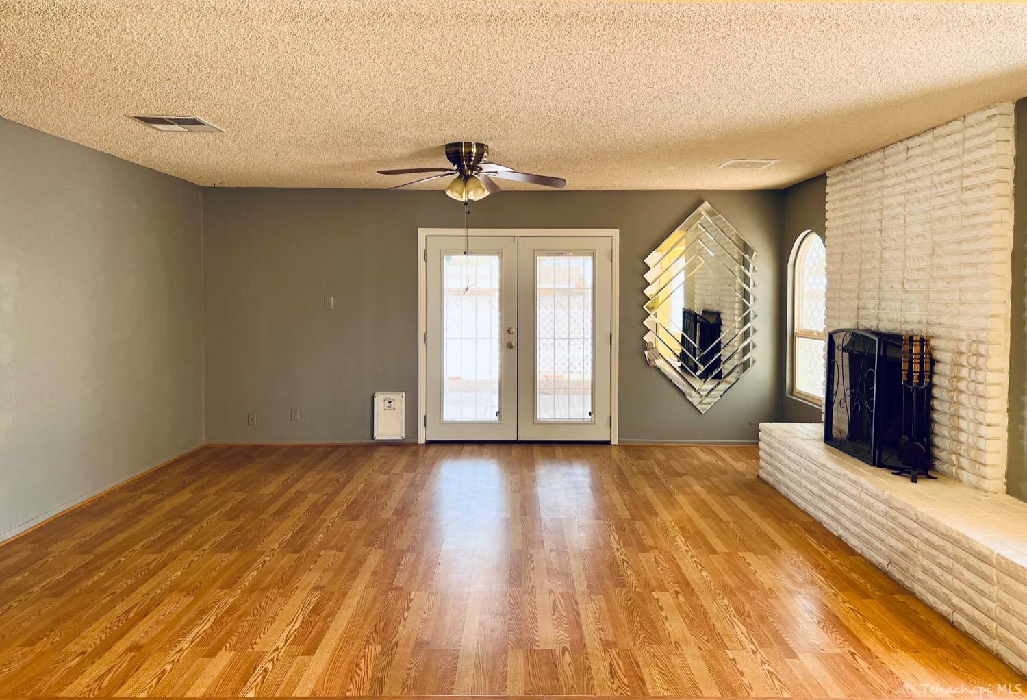 250 Peg Street Ridgecrest, CA 93555 - Photo 3 of 16 Gallery Image 3
