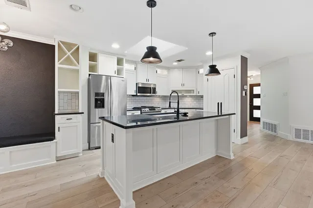 $425,000 | 1511 Knoll Ridge Drive, Cedar Park, TX 78613