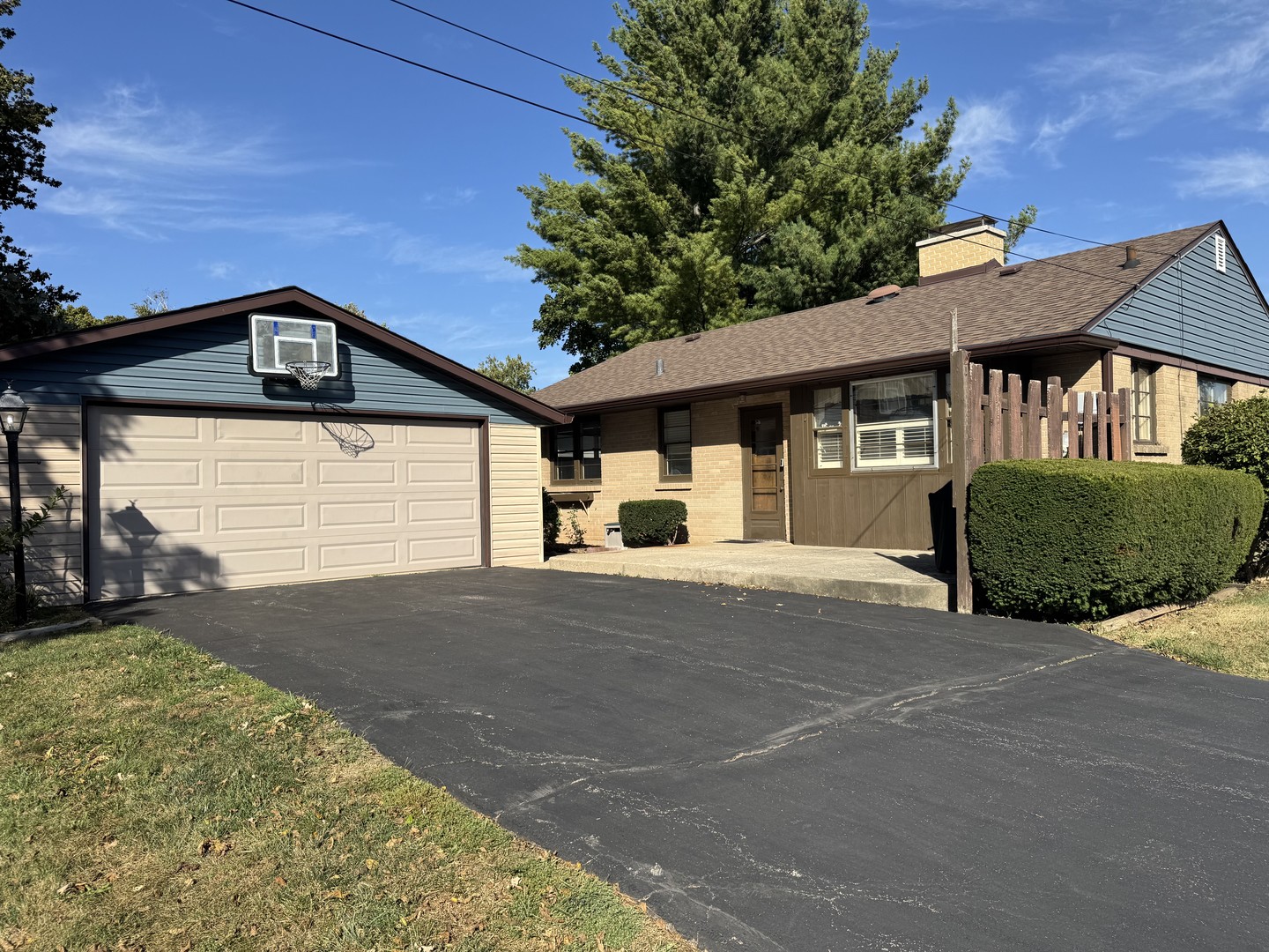700 Garfield Road Harvard, IL 60033 - Photo 4 of 37 a front view of a house with a yard