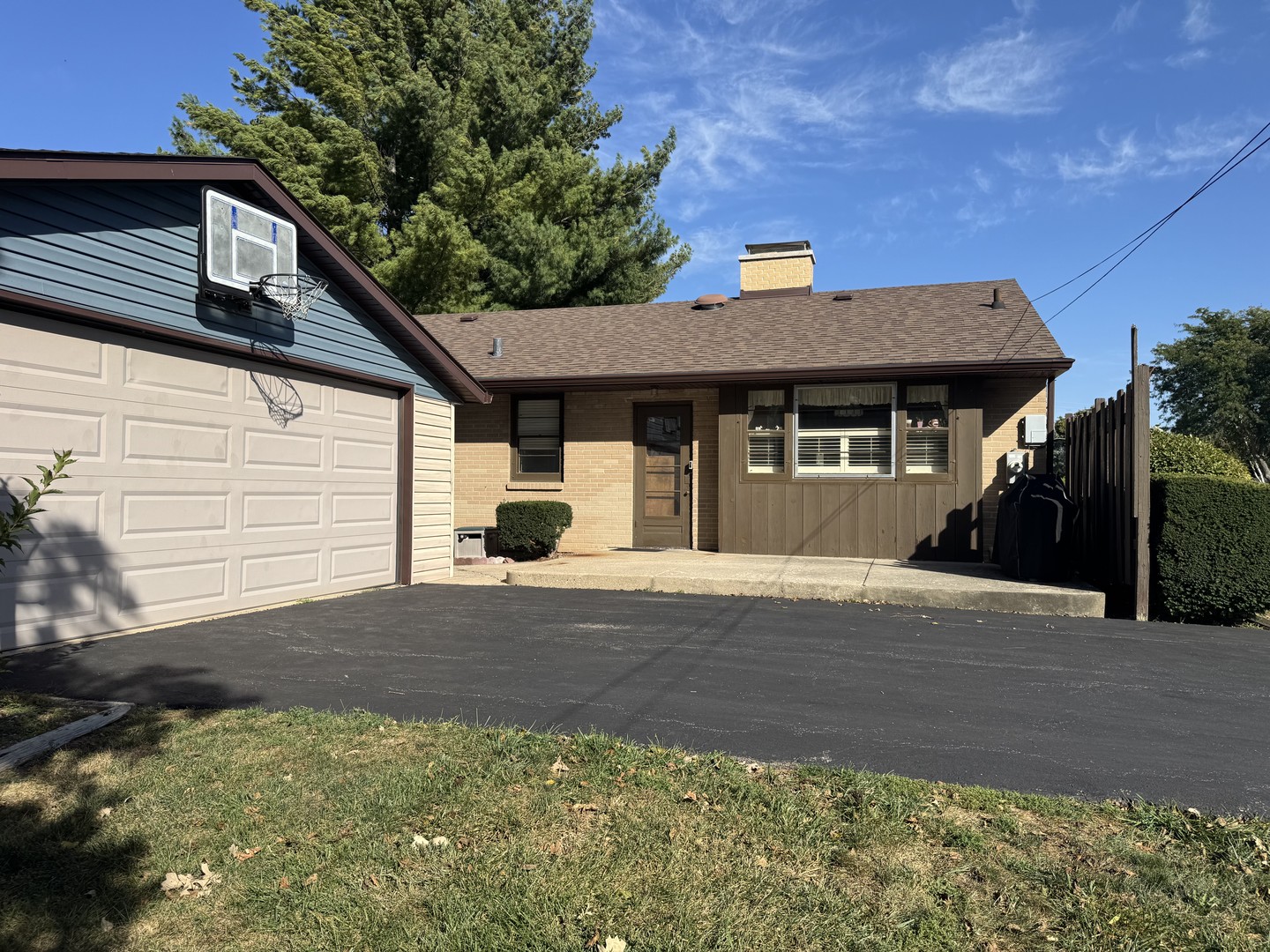 700 Garfield Road Harvard, IL 60033 - Photo 5 of 37 a front view of a house with a yard