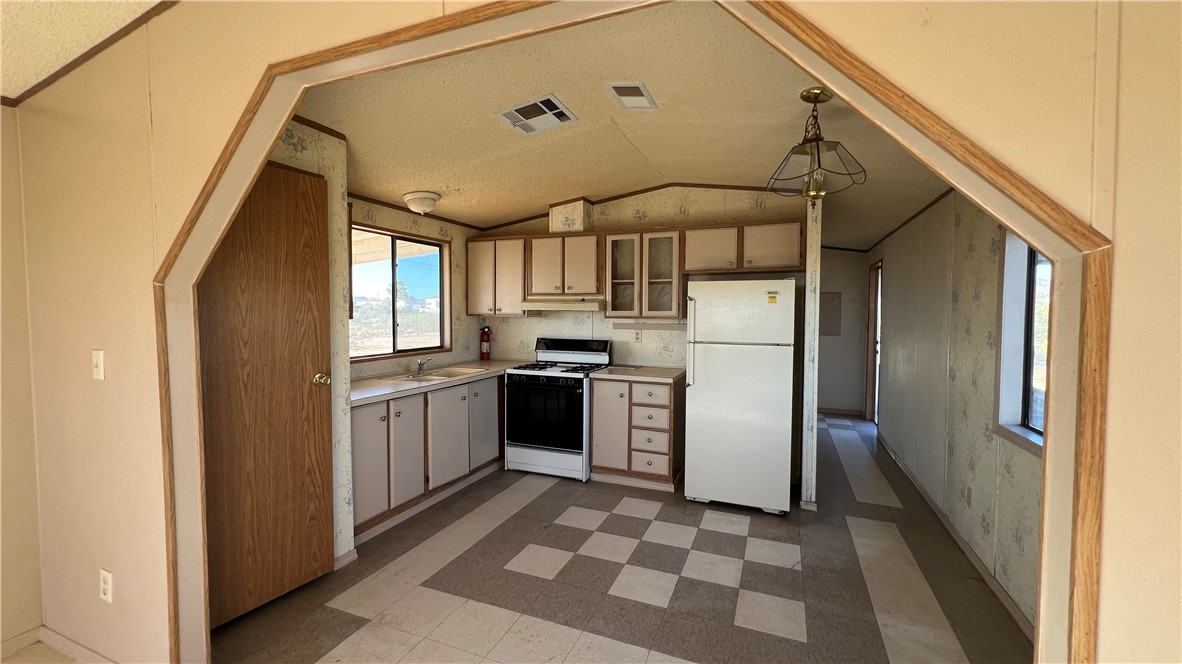 3718 Ajo Road Golden Valley, AZ 86413 - Photo 5 of 29 Kitchen