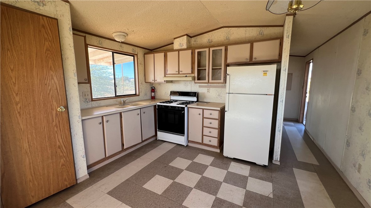 3718 Ajo Road Golden Valley, AZ 86413 - Photo 8 of 29 Kitchen