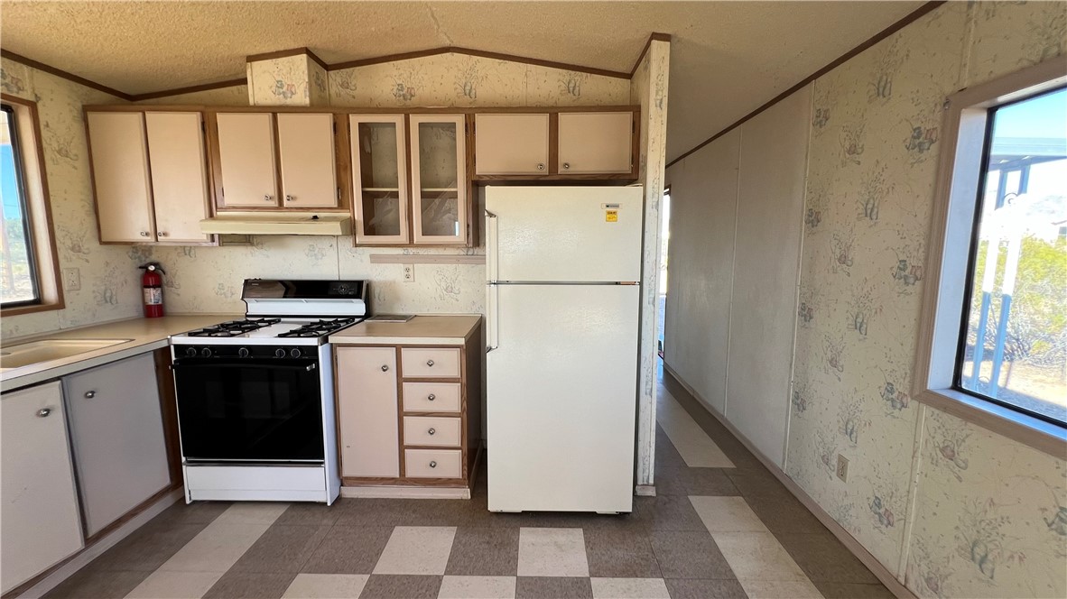 3718 Ajo Road Golden Valley, AZ 86413 - Photo 10 of 29 Kitchen