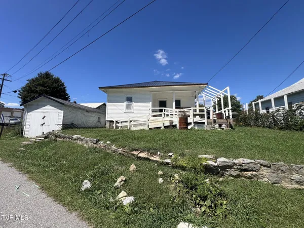 $99,000 | 301 South Johnson Drive, Pennington Gap, VA 24277