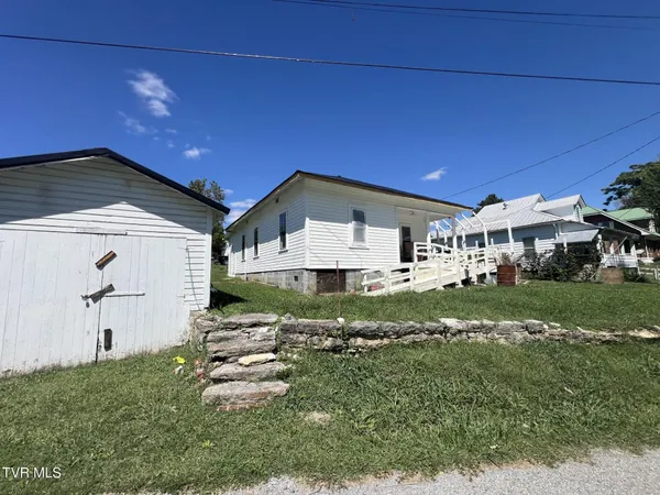 $99,000 | 301 South Johnson Drive, Pennington Gap, VA 24277