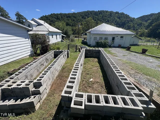 $99,000 | 301 South Johnson Drive, Pennington Gap, VA 24277