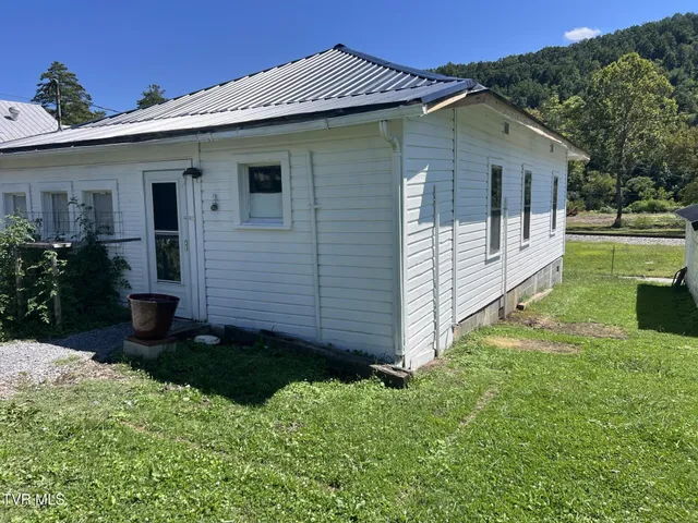 $99,000 | 301 South Johnson Drive, Pennington Gap, VA 24277