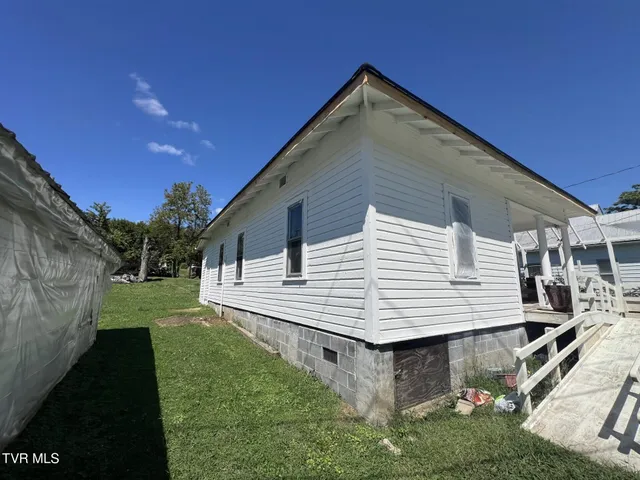 $99,000 | 301 South Johnson Drive, Pennington Gap, VA 24277