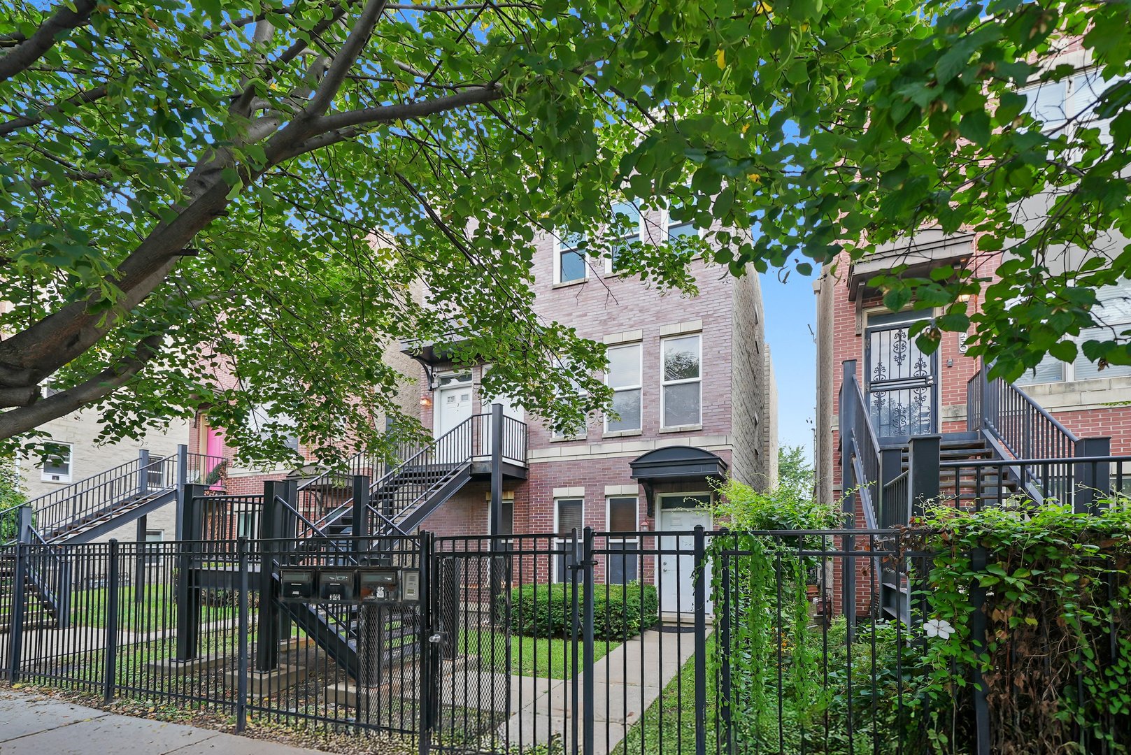 2432 West Harrison Street, Unit 3 Chicago, IL 60612 - Photo 5 of 32 a front view of a house with a garden