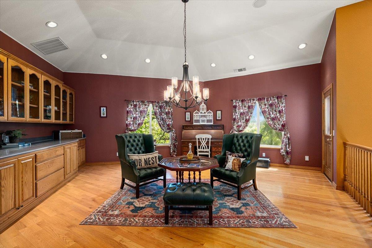 10947 East Lime Kiln Road Grass Valley, CA 95949 - Photo 40 of 94 Main Home - Library