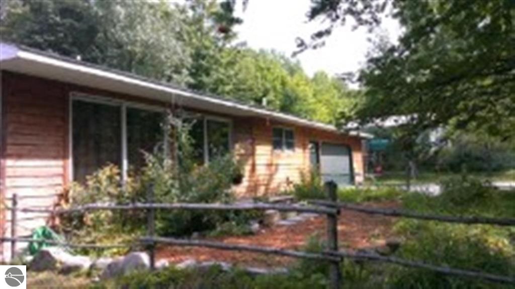 1589 Moss Road Beulah, MI 49617 - Photo 5 of 43 1780095-4.JPG