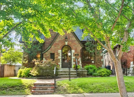$385,000 | 6125 Marwinette Avenue, St. Louis, MO 63116