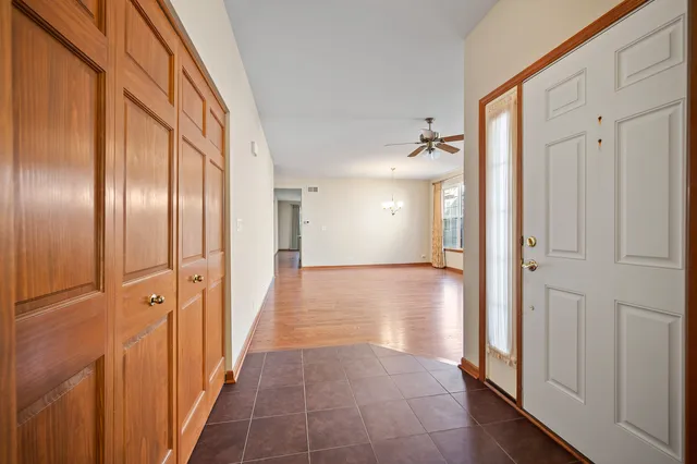 $540,000 | 1176 Heathrow Lane, Aurora, IL 60502