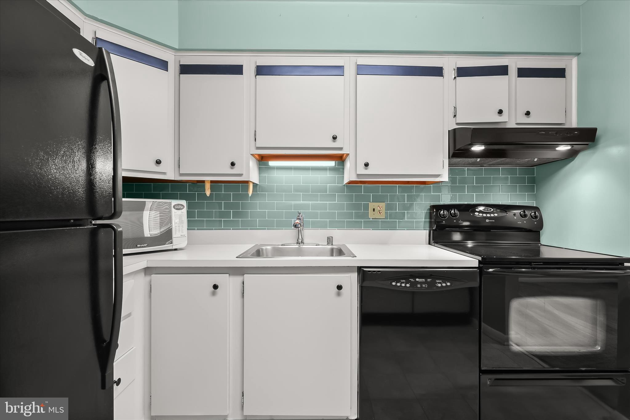 2 Glenamoy Road, Unit 101 Lutherville-Timonium, MD 21093 - Photo 6 of 30 Kitchen