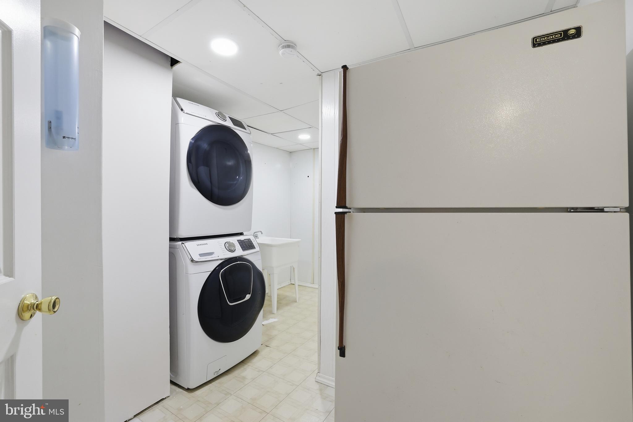 15029 Shamrock Ridge Road Silver Spring, MD 20906 - Photo 39 of 44 a utility room with dryer and washer