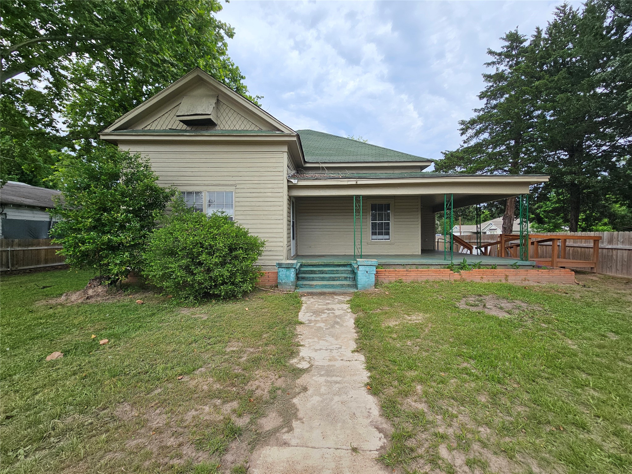 11 Smith Street Shepherd, TX 77371 - Photo 1 of 31 a front view of a house with garden