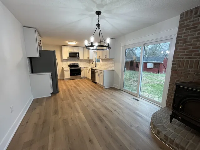 $419,800 | 1047 New Deal Potts Road, Cottontown, TN 37048