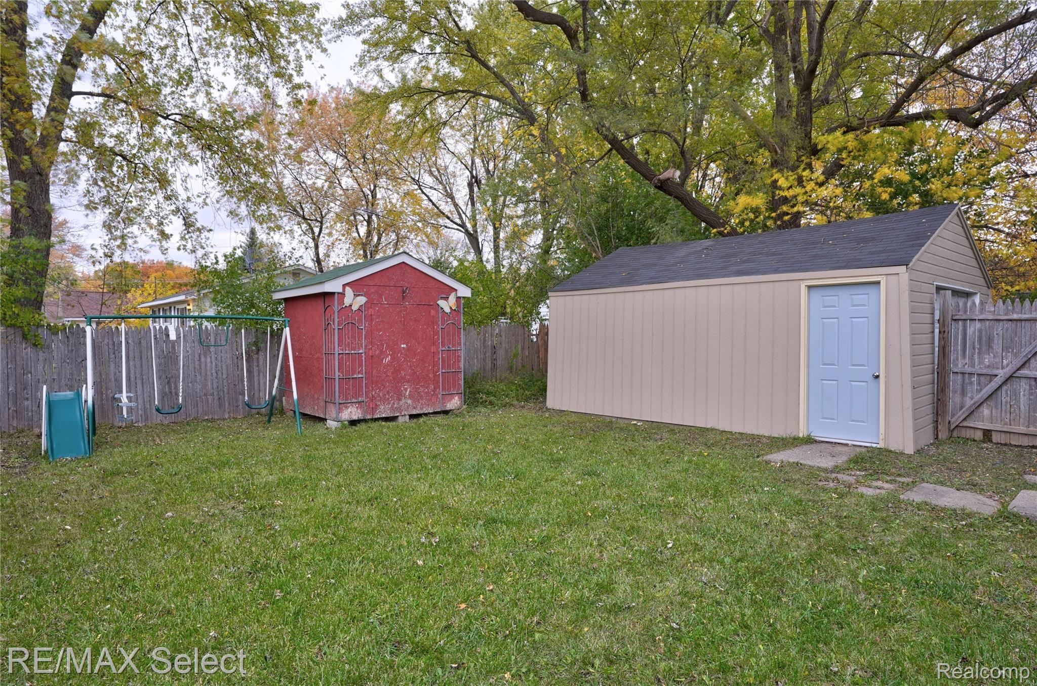 4083 Richfield Road Flint, MI 48506 - Photo 4 of 21 4083 Richfield Road 09.jpg