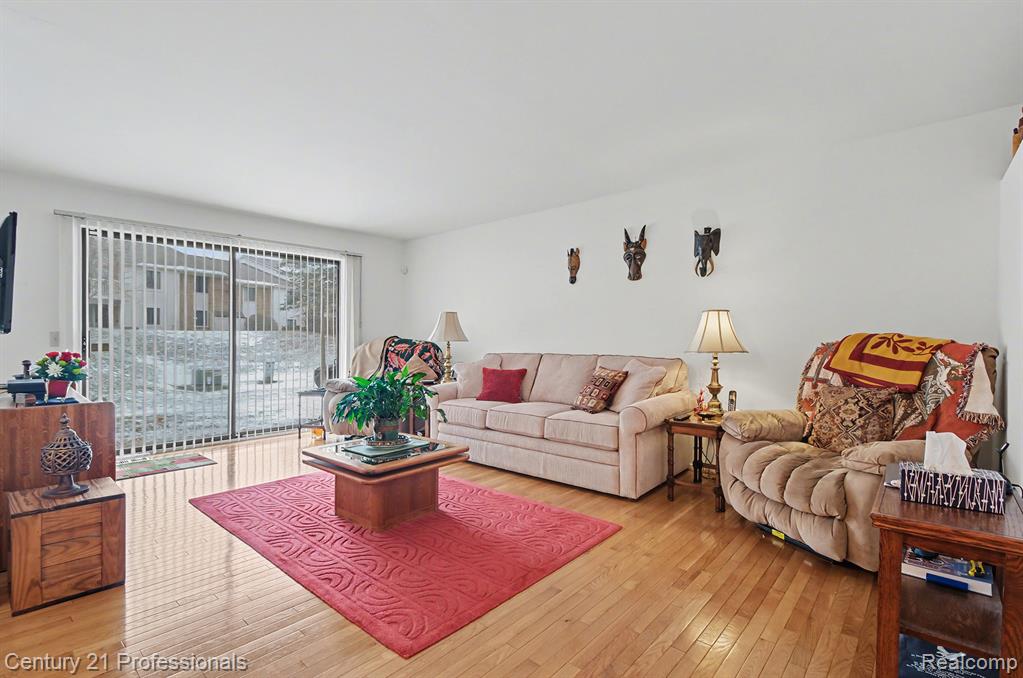 6680 Ridgefield Circle West Bloomfield, MI 48322 - Photo 8 of 24