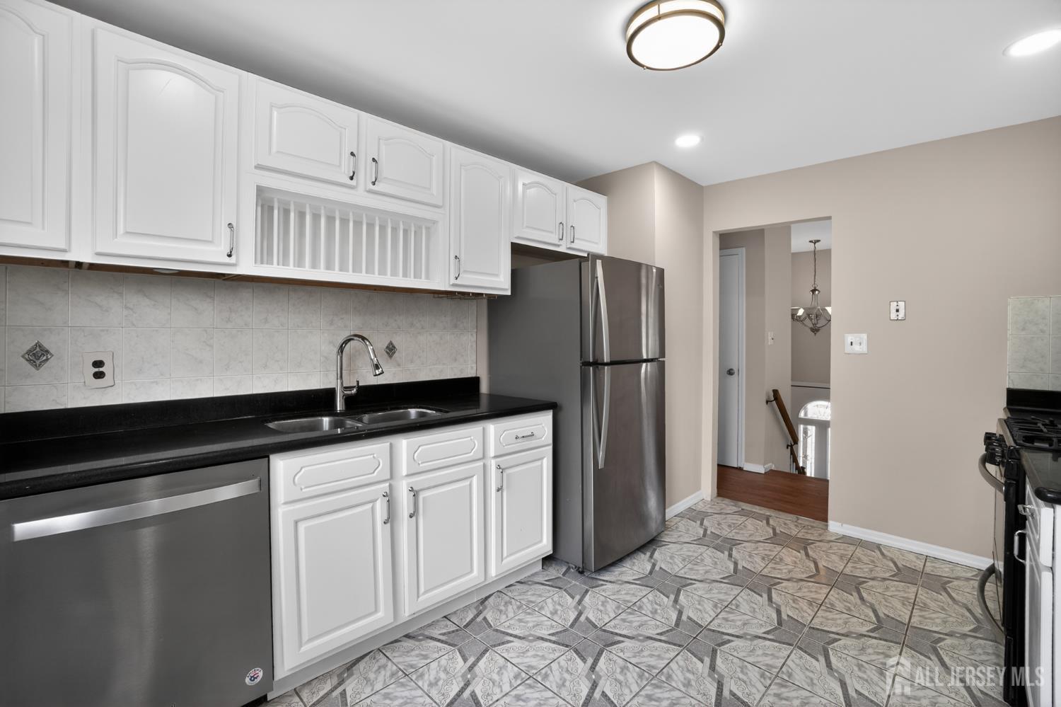 21 Ash Road Edison, NJ 08817 - Photo 11 of 35