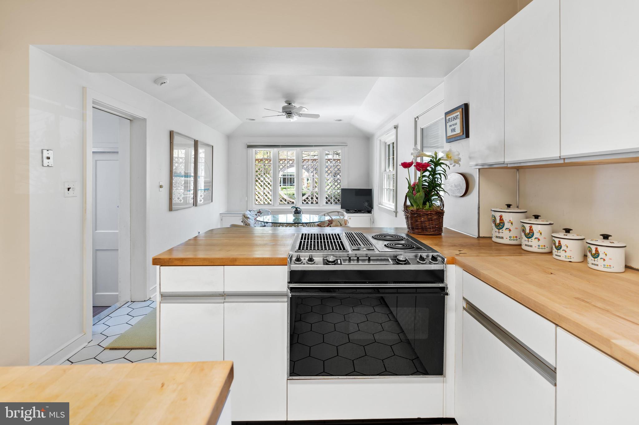 129 School Road Wilmington, DE 19803 - Photo 14 of 53 Kitchen with gas cooking
