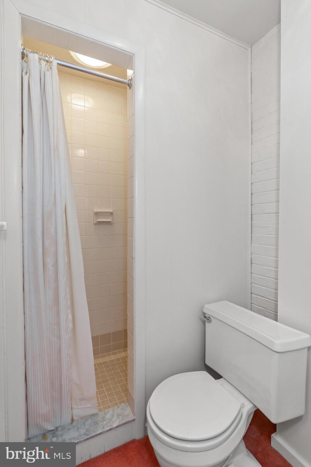 129 School Road Wilmington, DE 19803 - Photo 21 of 53 Ensuite bath off main level bedroom