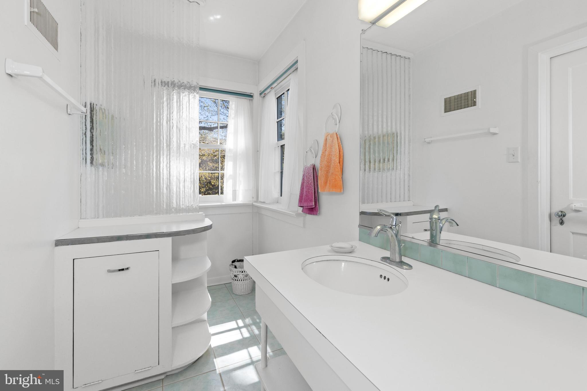 129 School Road Wilmington, DE 19803 - Photo 32 of 53 Full ensuite bath