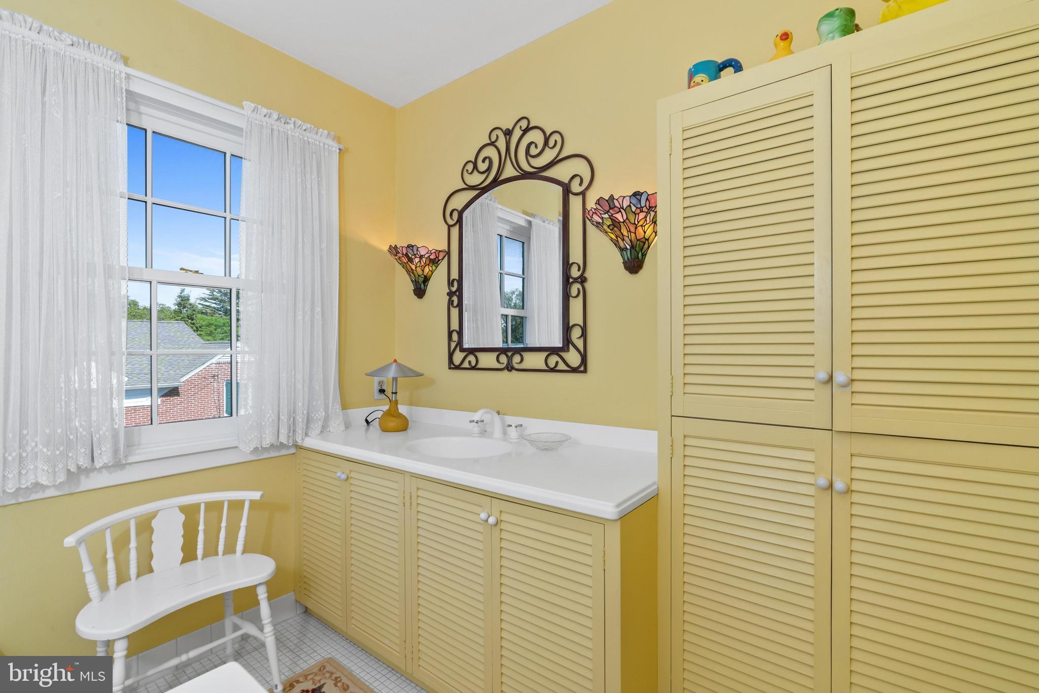 129 School Road Wilmington, DE 19803 - Photo 39 of 53 Upper level hall full bath