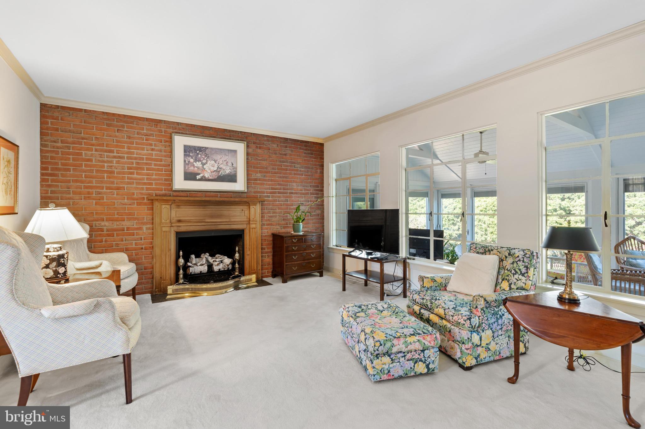 129 School Road Wilmington, DE 19803 - Photo 8 of 53 Living room with gas fireplace