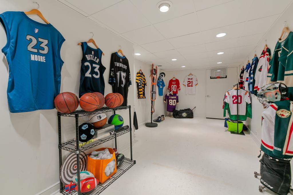 410 Highcroft Road Wayzata, MN 55391 - Photo 25 of 32