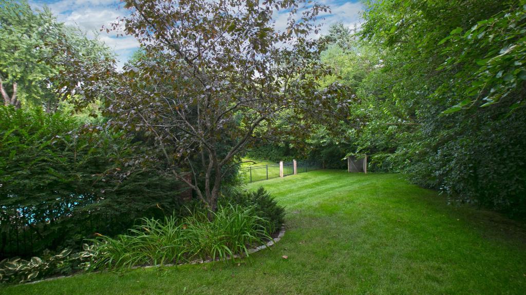 410 Highcroft Road Wayzata, MN 55391 - Photo 29 of 32
