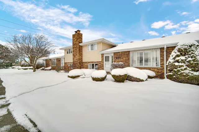 $325,000 | 7332 West 155th Street, Orland Park, IL 60462