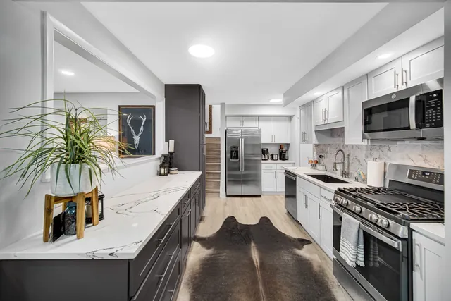 $325,000 | 7332 West 155th Street, Orland Park, IL 60462