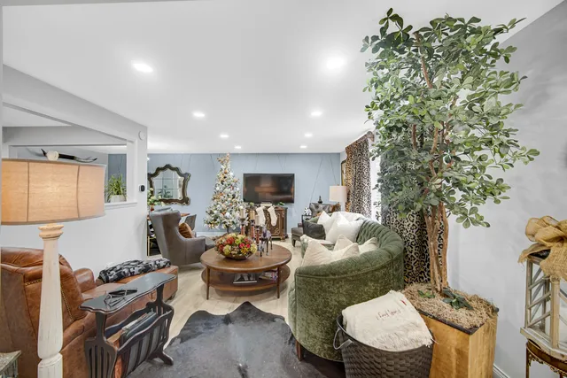 $325,000 | 7332 West 155th Street, Orland Park, IL 60462