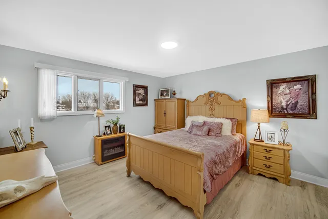 $325,000 | 7332 West 155th Street, Orland Park, IL 60462